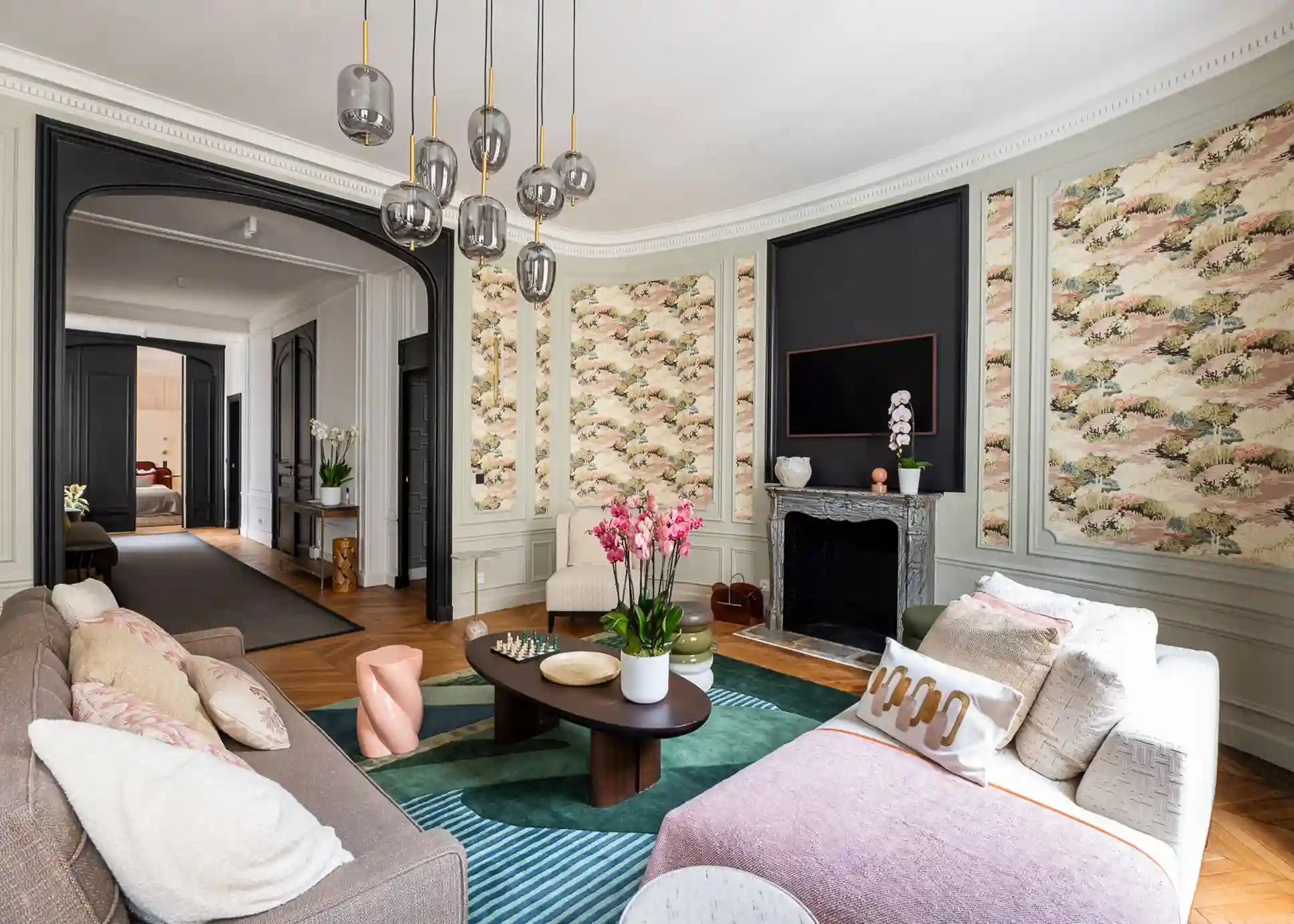 Chez Juliette et Maxime par Maison Kyka, appartement haussmannien de 200 m² au style électique