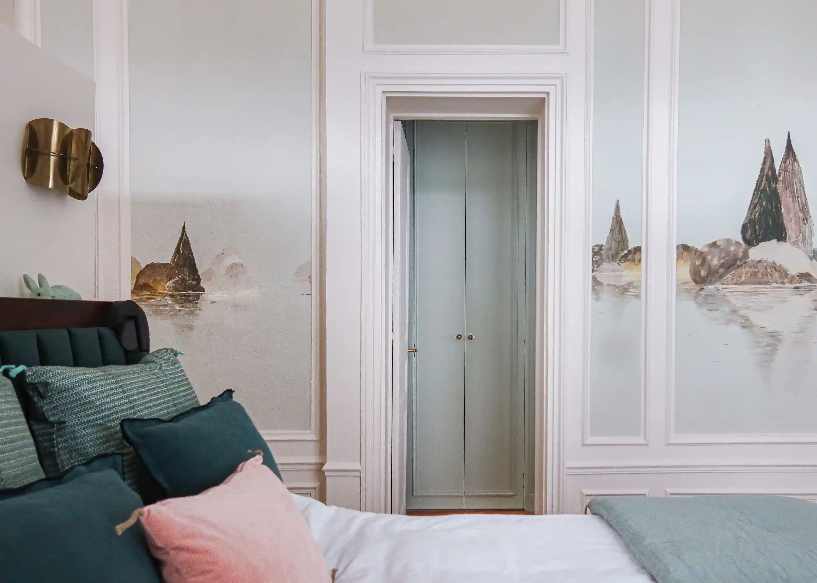 Chez Jade par Maison Kyka, ou l'art de transformer un appartement haussmannien en havre poétique et intimiste