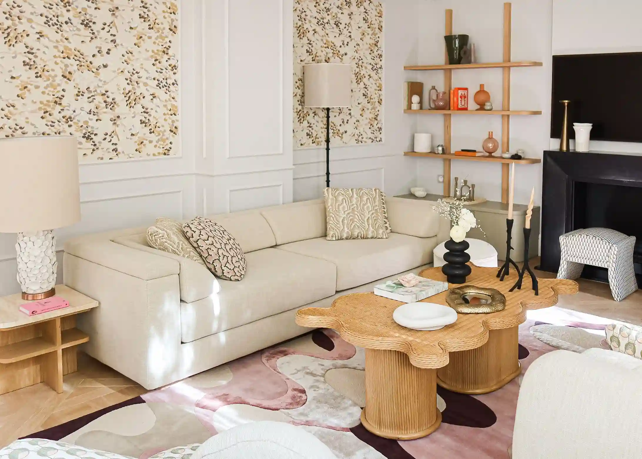 Chez Emmanuelle par Maison Kyka, un salon lumineux inspiré des jardins d'hiver