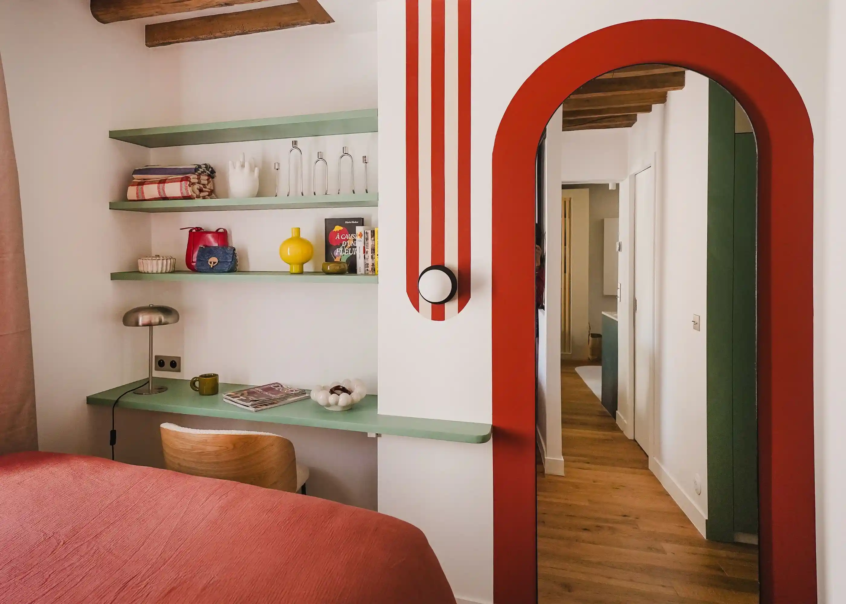 Chez Léo et Marie-Laure par Maison Kyka, un appartement où le charme des poutres anciennes a immédiatement séduit les futurs propriétaires