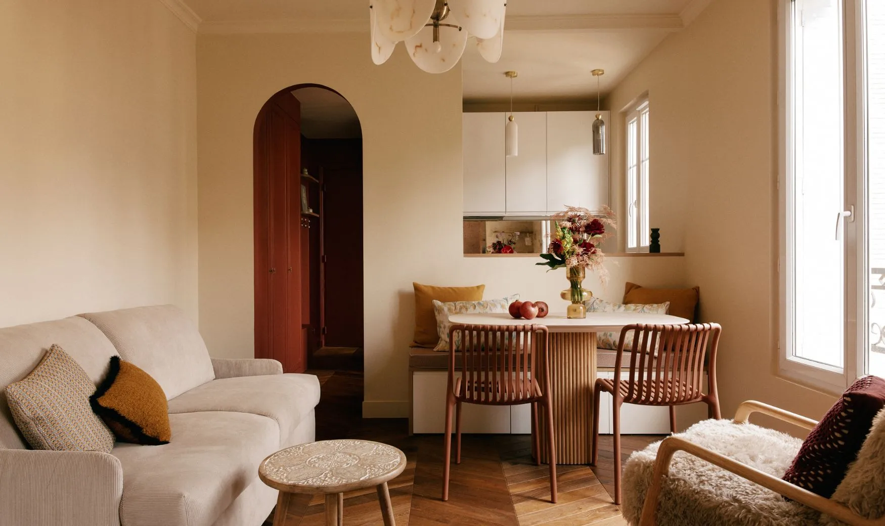 Vue cuisine depuis salon