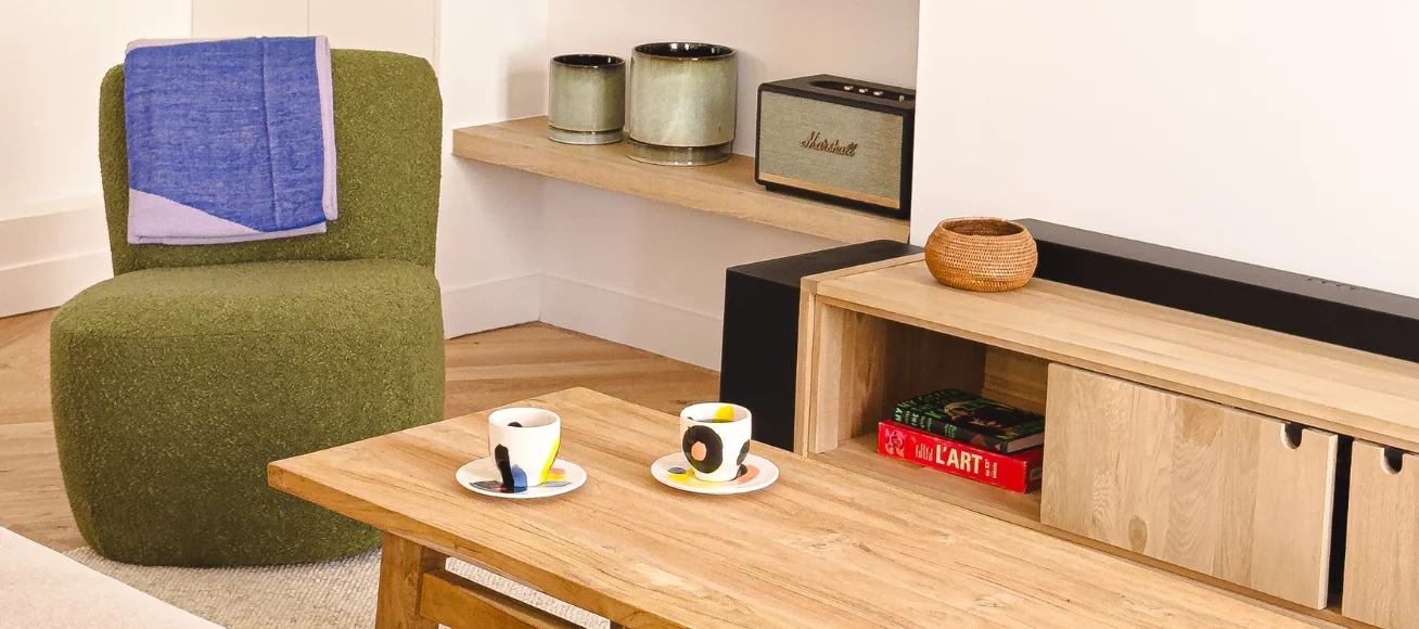 Salon d'appartement rénové dans le 18e arrondissement