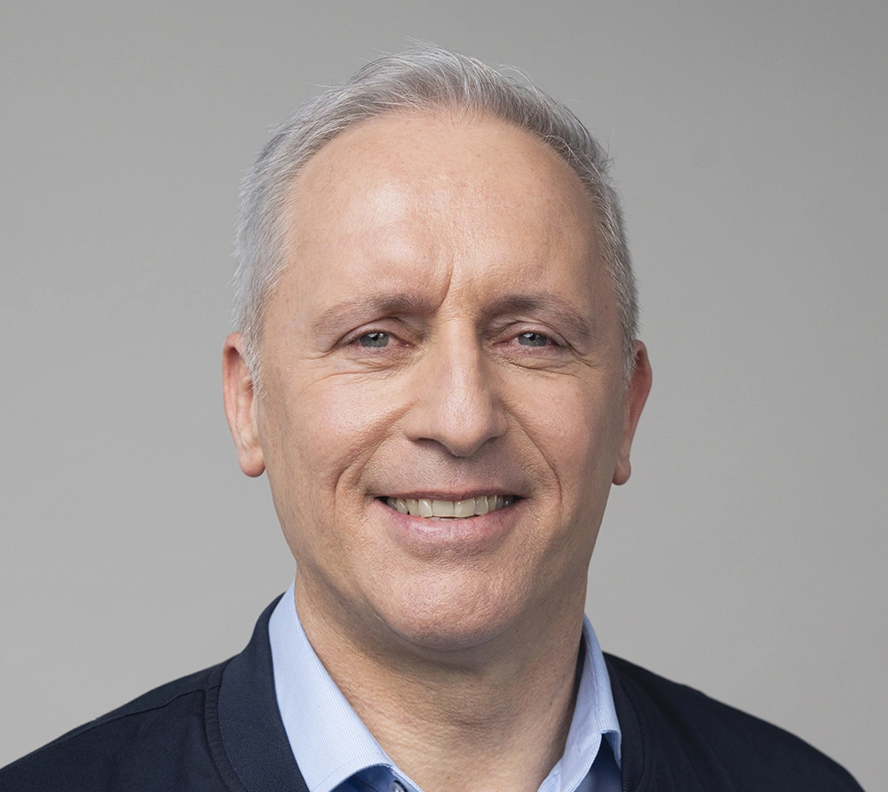 portrait of frohwald heller, head of sales at sinto advanced ceramics