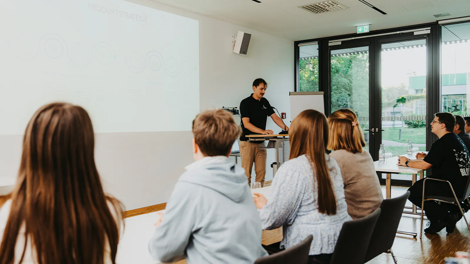 Erfolgreiches Teamevent und Workshop im Tagungsraum Betula im Kurhaus Bad Bevensen für MICE-Meetings und Seminare.