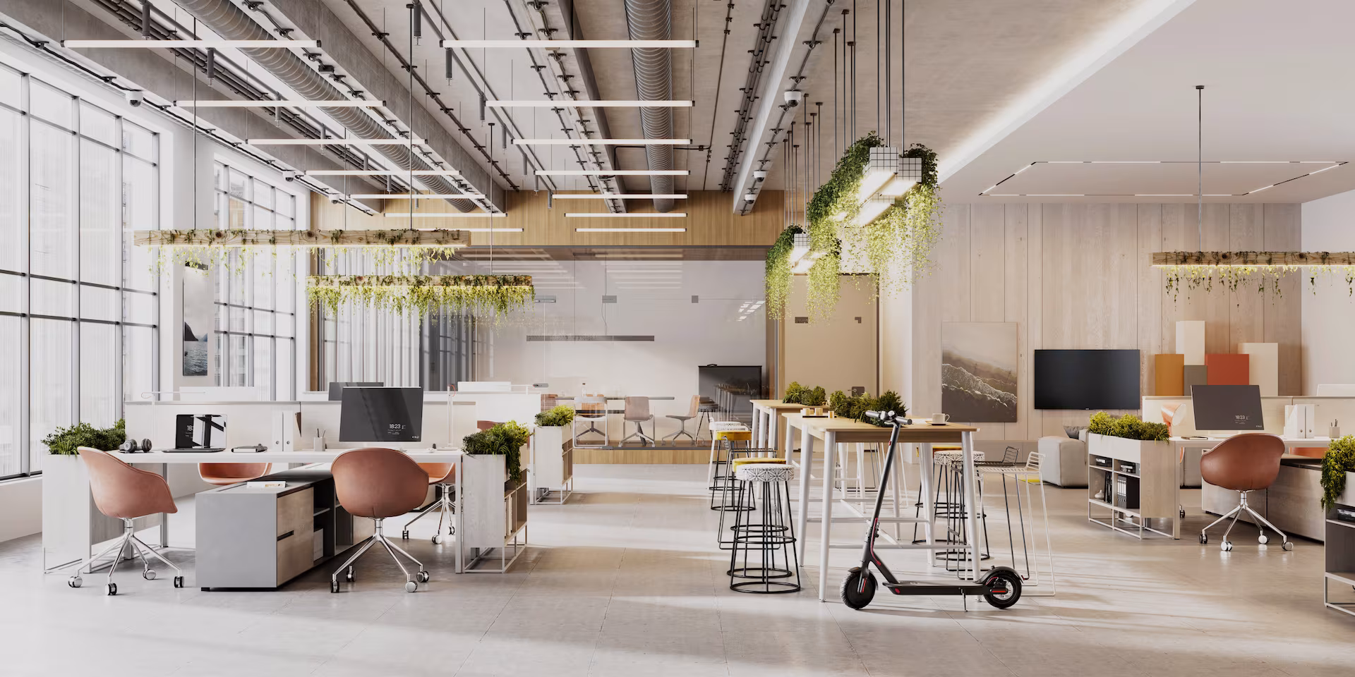 Modern helles Büro mit großen Fenstern, Pflanzen, mehreren Arbeitsplätzen und einem E-Scooter.