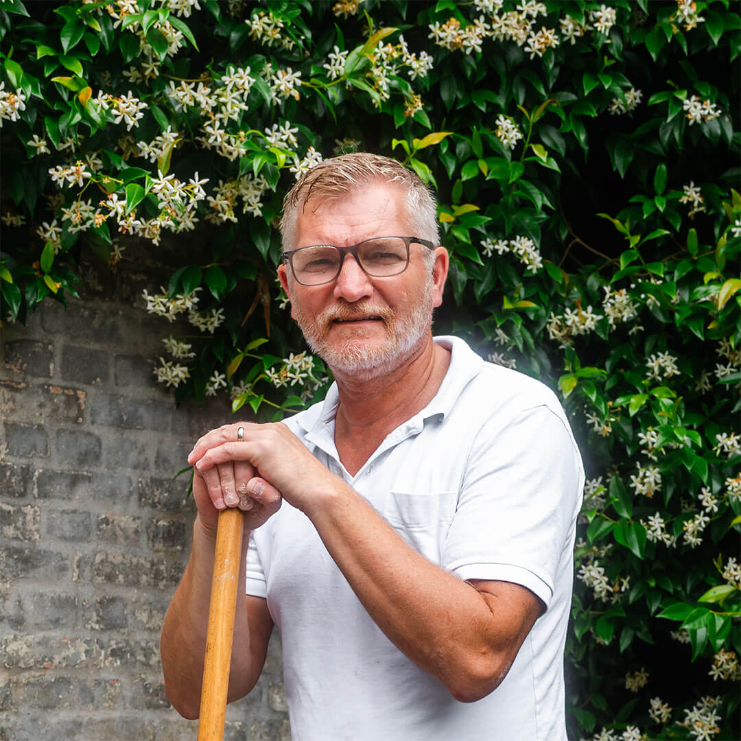 Olivier, de trotse bakkersgast van bakkerij 't Oventje