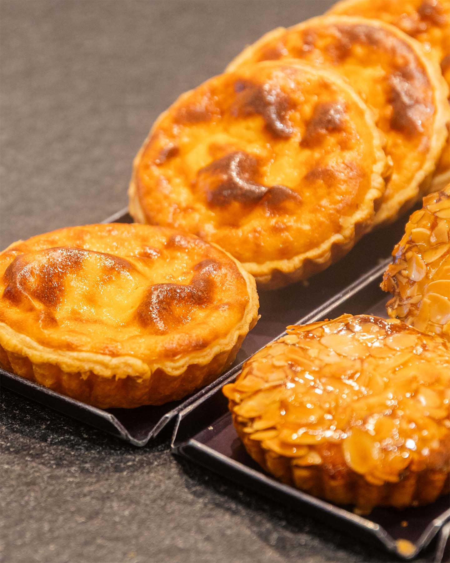 Lekkerije rijsttaartjes en frangipanetaartjes van bij bakkerij 't Oventje