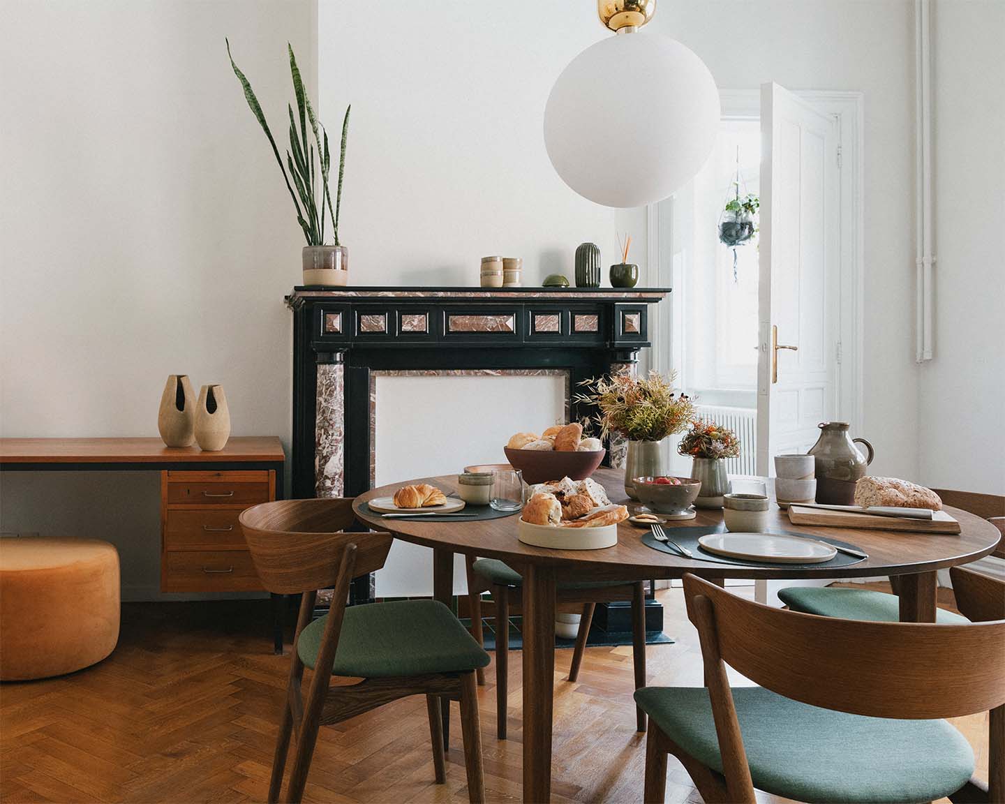 Setting van atelier eline-ceramics, keramiek dat functioneel en mooi is.