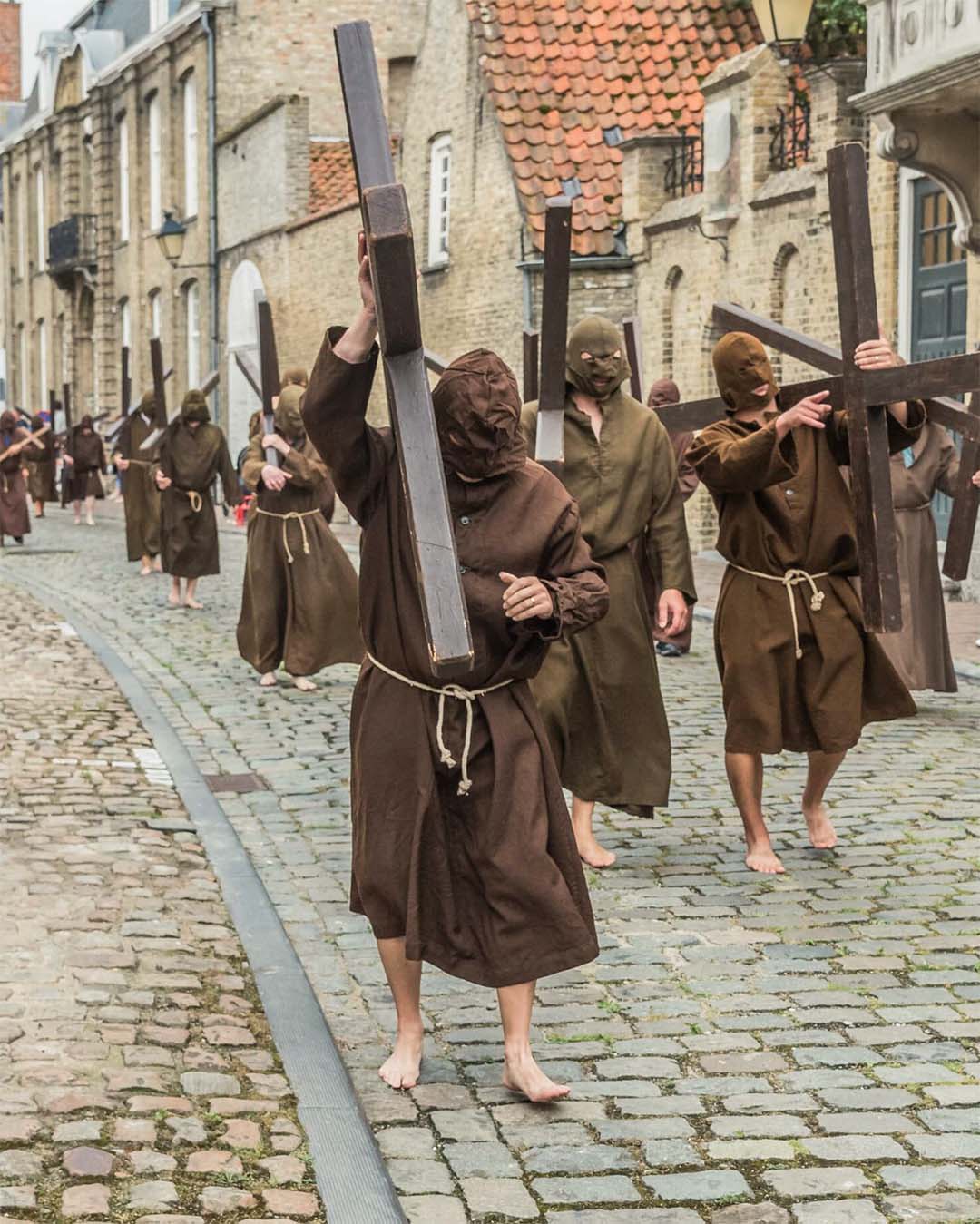 boetprocessie veurne, de kruisdragers