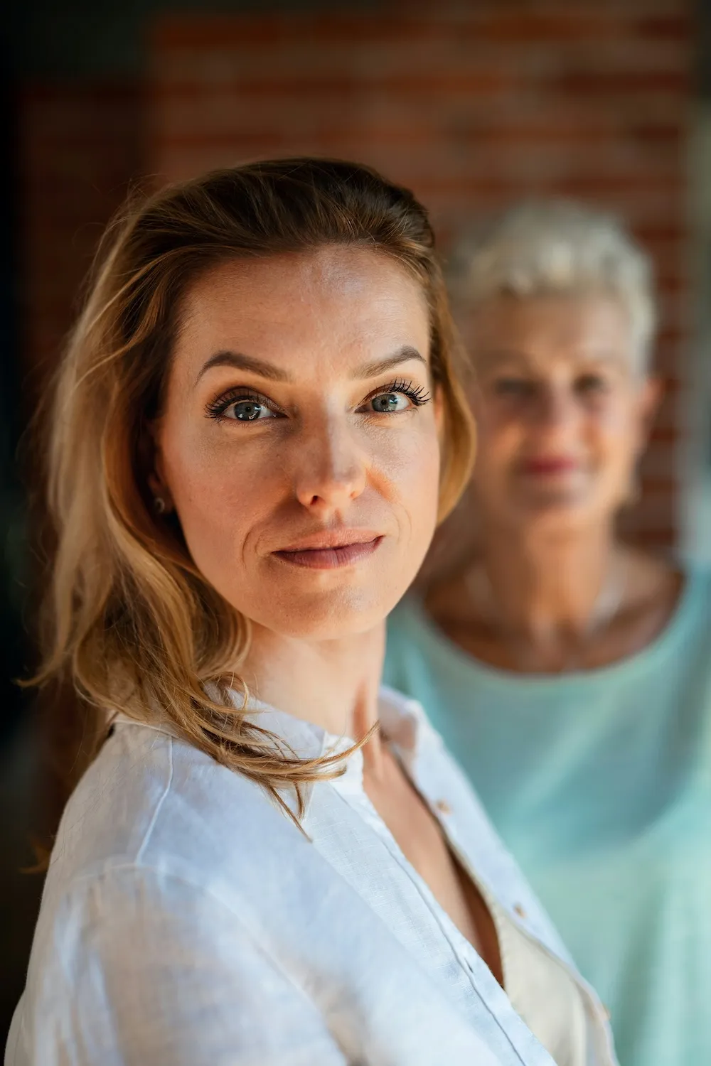 An image of a middle aged woman.