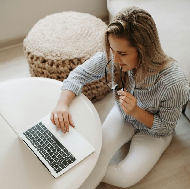 An image of a women on her laptop getting support from Clume Health about her weight loss program.
