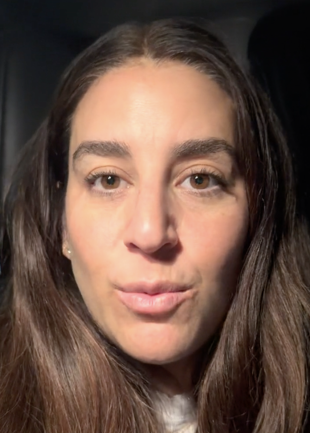 Headshot of a women who is giving Clume Health a good testimonial. 