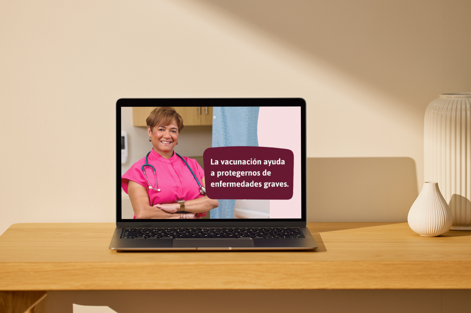 Laptop showing a Spanish-language vaccine video