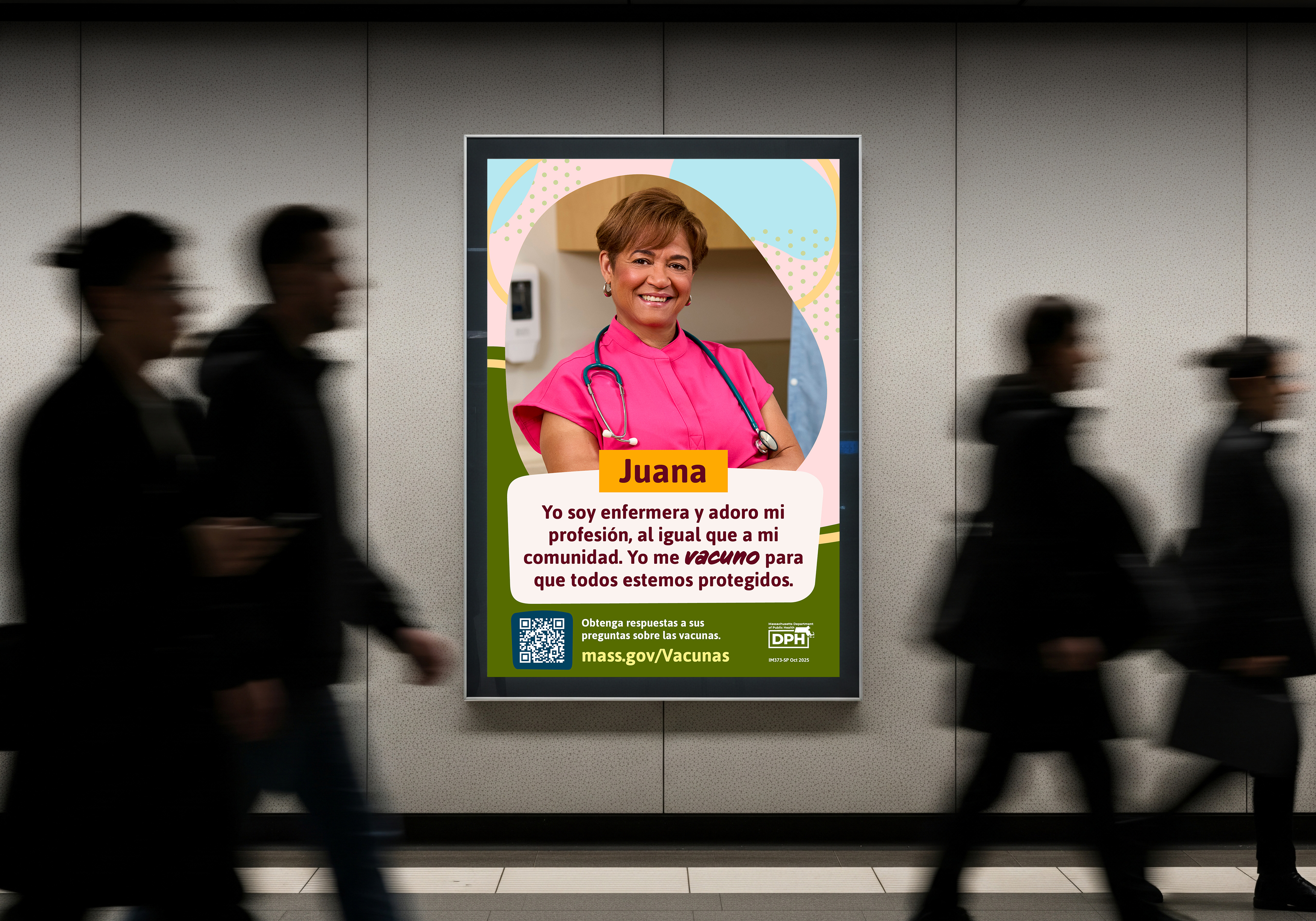 Transit station poster featuring nurse Juana with a Spanish-language vaccine message