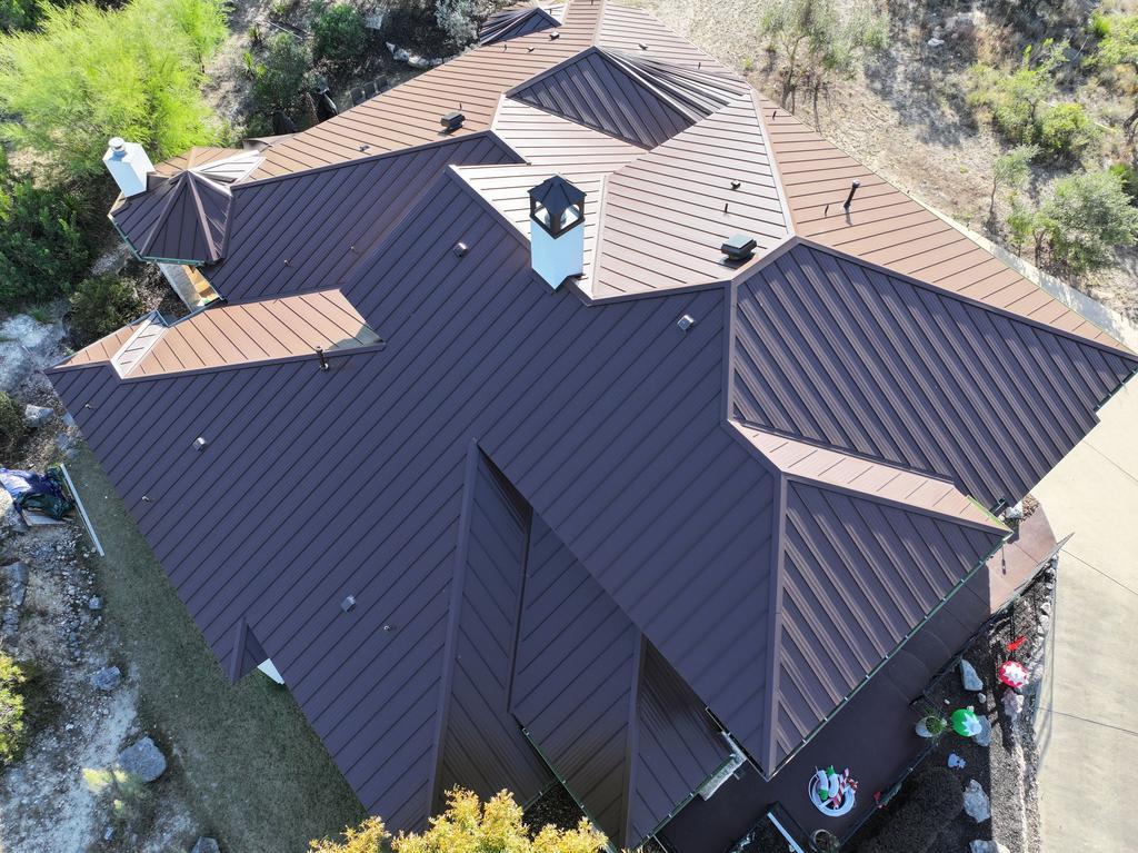 Aerial view of the completed commercial shingle roof at Sunbridge Inn & Suites