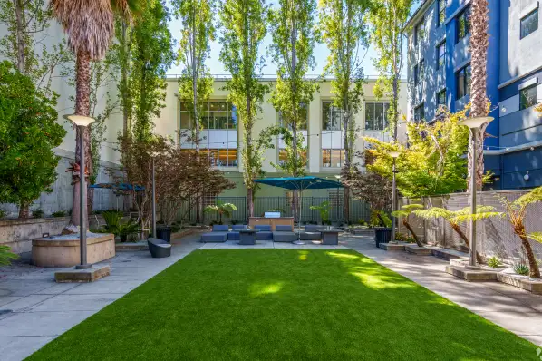 Exterior community amenity area