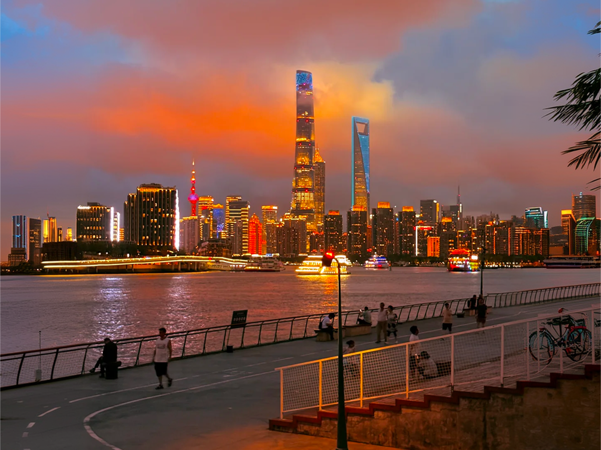 Walk along the Shanghai Bund