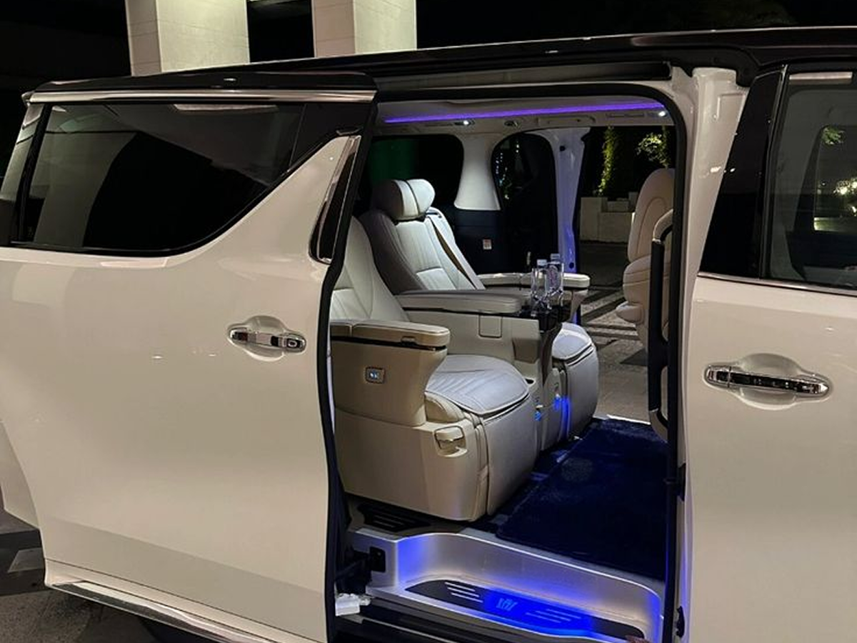 Private pick-up and drop-off for a China tour