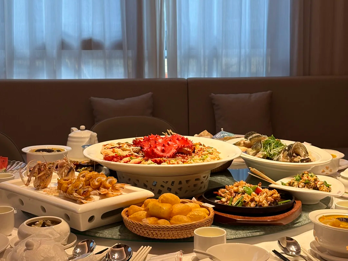 Eating seafood in Guangdong
