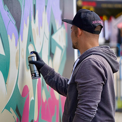 Un graffeur au NL Contest à Strasbourg.