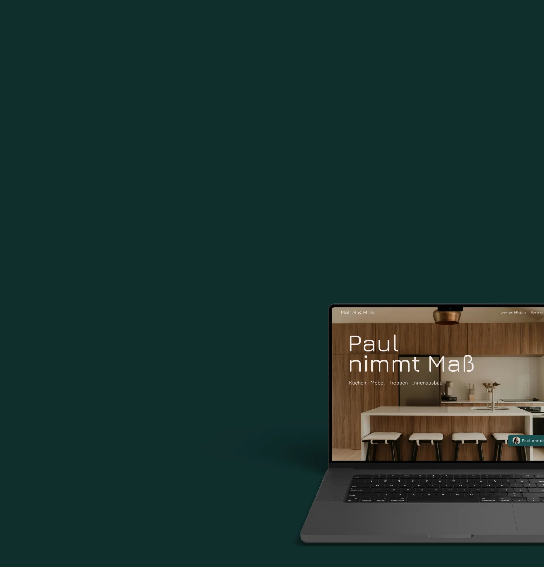 Laptop zeigt Website mit Text: Ihr nächster Gast scrollt, aber sehen sie Sie?
