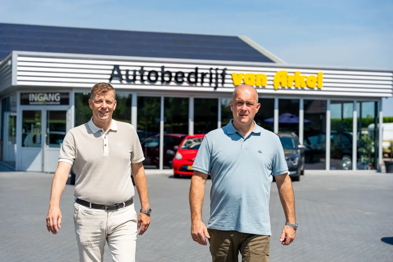 Adviseurs van Satter Assurantiën op bezoek bij Autobedrijf van Arkel