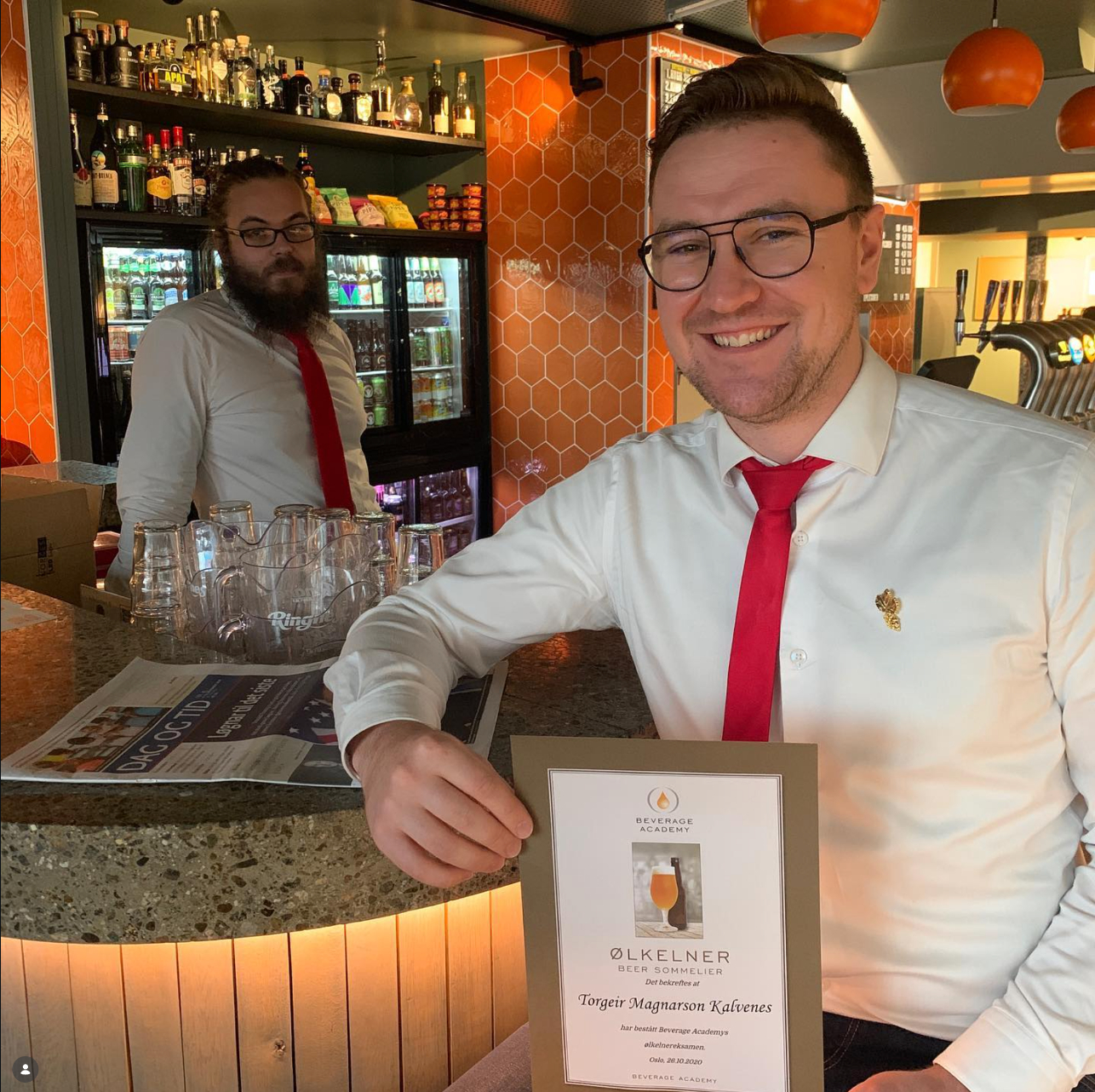 Bilete av ein bartender så har fuøøført ølkelner-utdanning