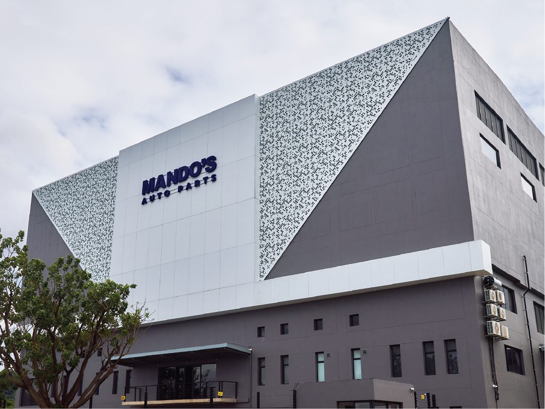 90 Corobrik Road cladding installation