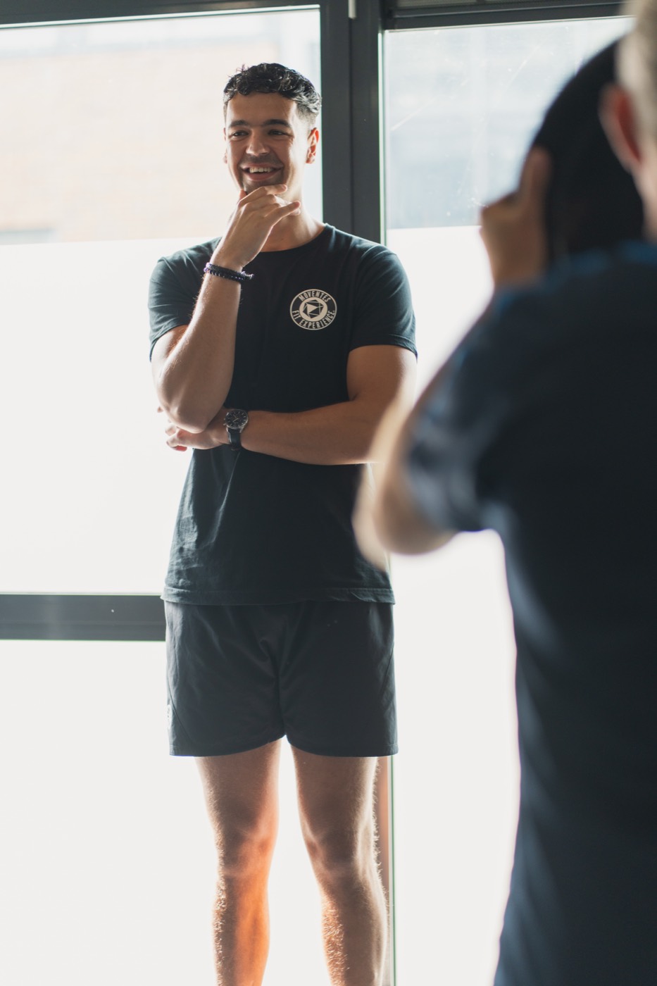 Coach in de trainingszaal van Moventes Fit IJsselstein