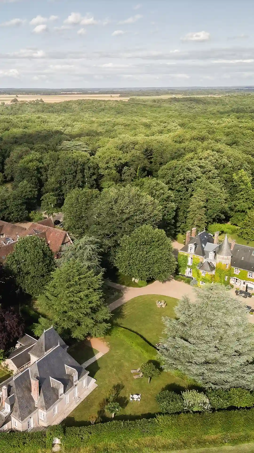 Les Hauts de Loire — Hotel, Restaurant & Spa — 5 stars: aerial view of the estate with its two large houses nestled in the heart of wooded green spaces.