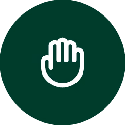 Main levée blanche sur fond vert foncé, symbole d'arrêt ou de pause.