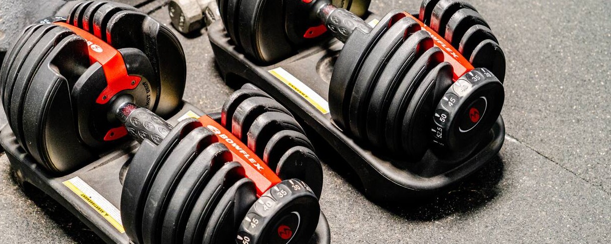 Bowflex SelectTech 552 Adjustable Dumbbells on the gym floor