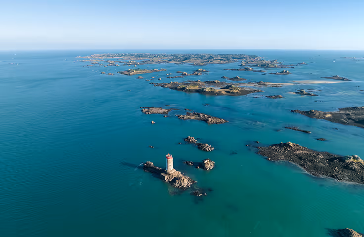 L'île de Bréhat et ses paysages fleuris dans les Côtes-d'Armor