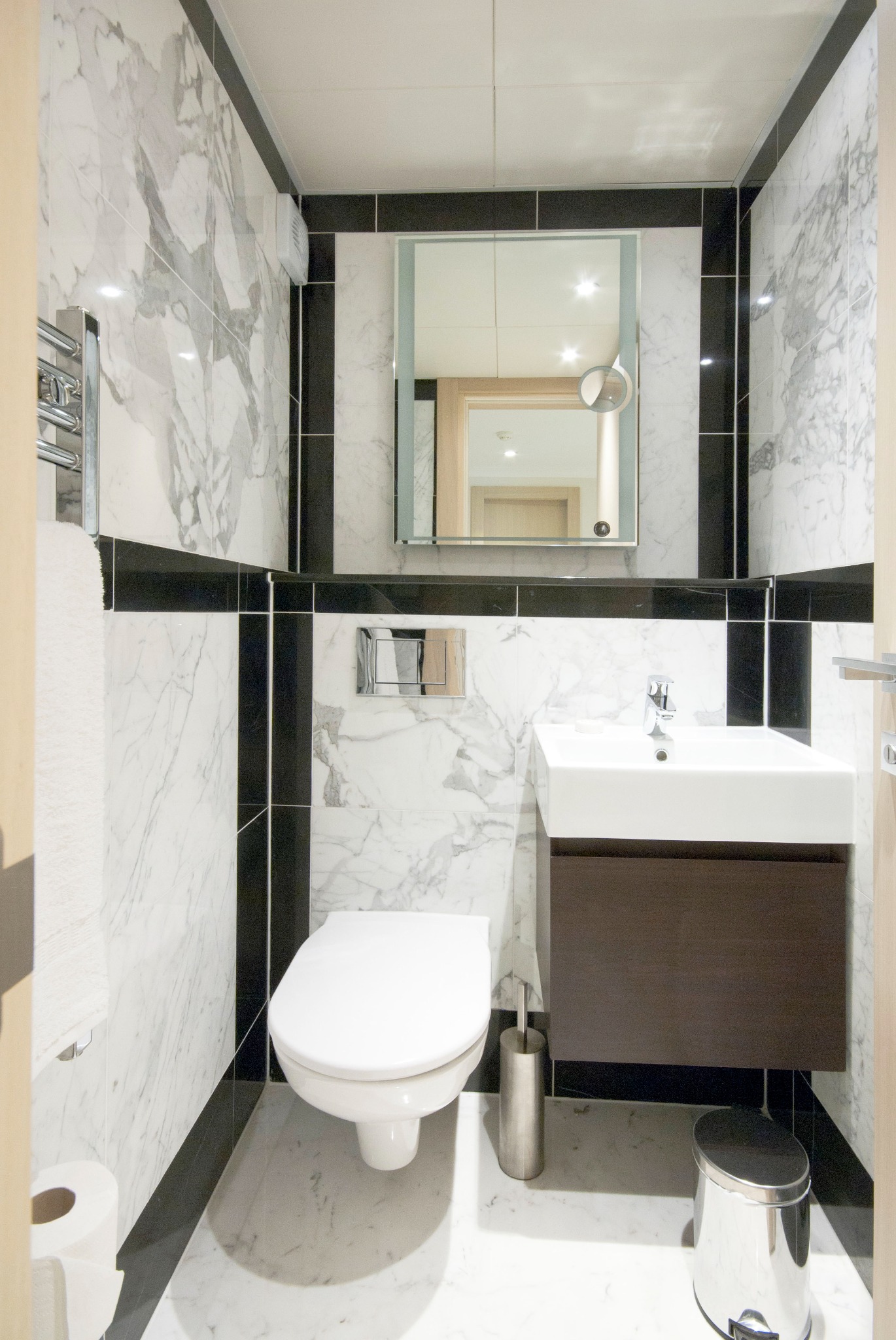 Guest bathroom in the Three Bedroom Beaufort Suite Penthouse at Claverley Court