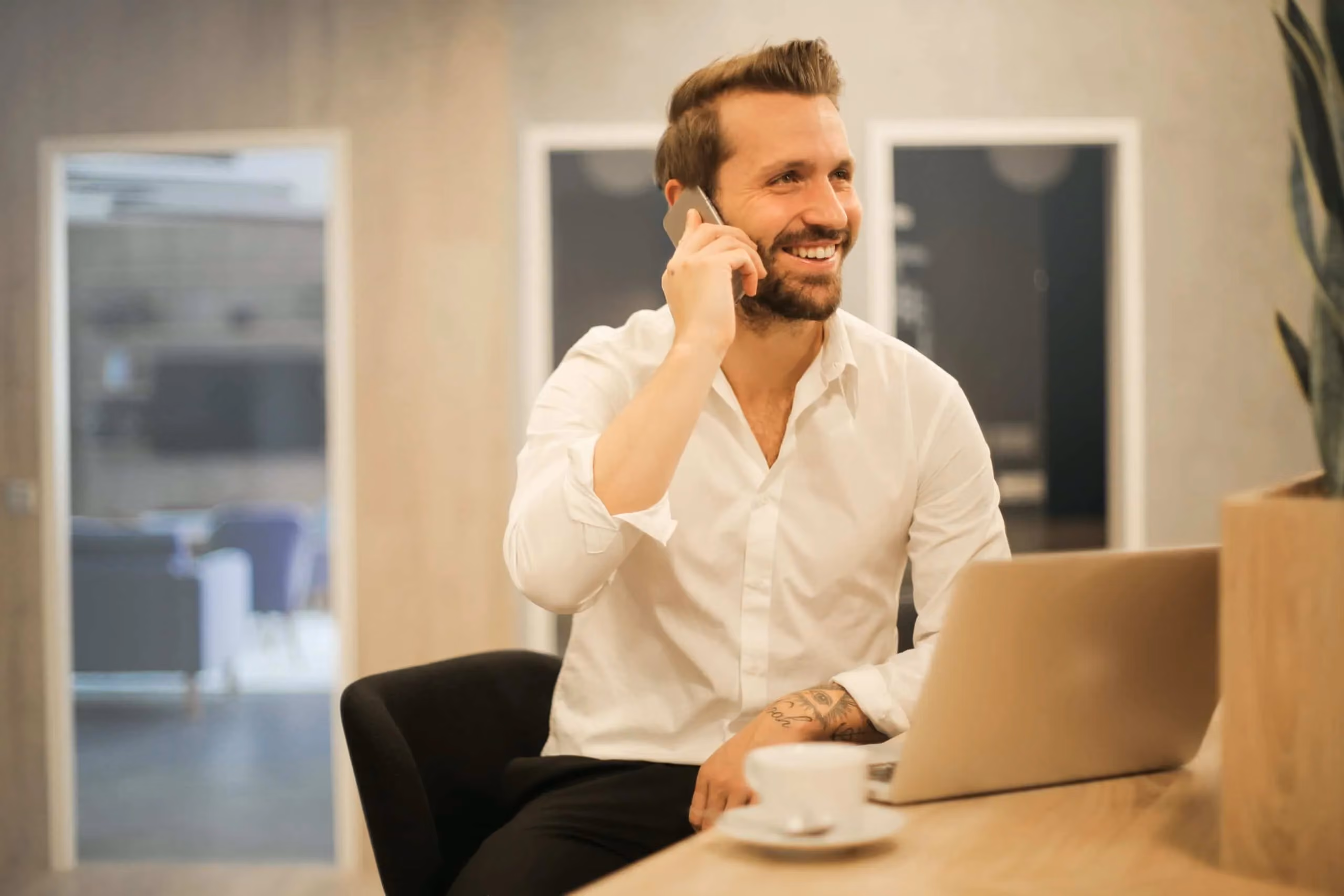 Small Business Voicemail Greeting Examples to Make a Great First Impression