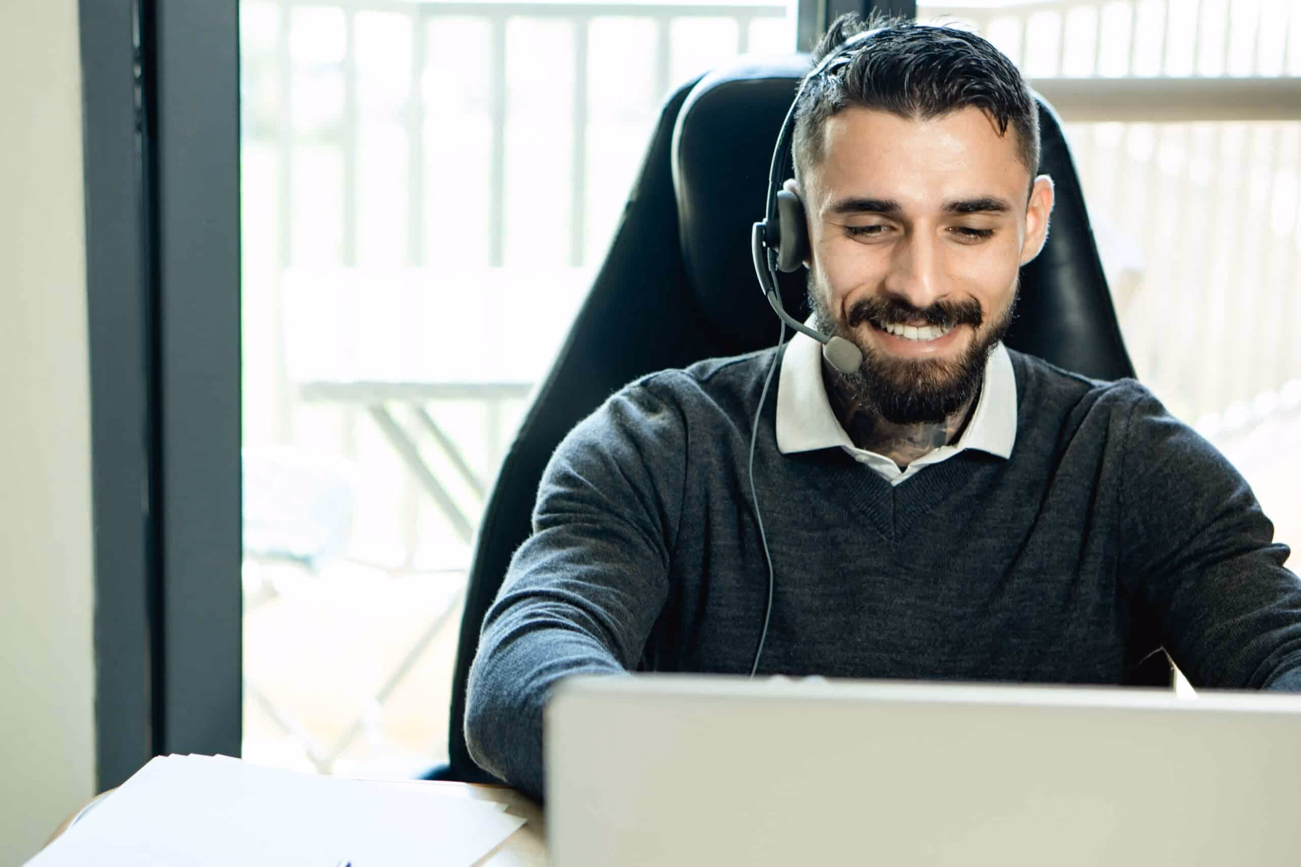 8 Tricky Customer Service Scenarios for Improved Training & Performance in 2022