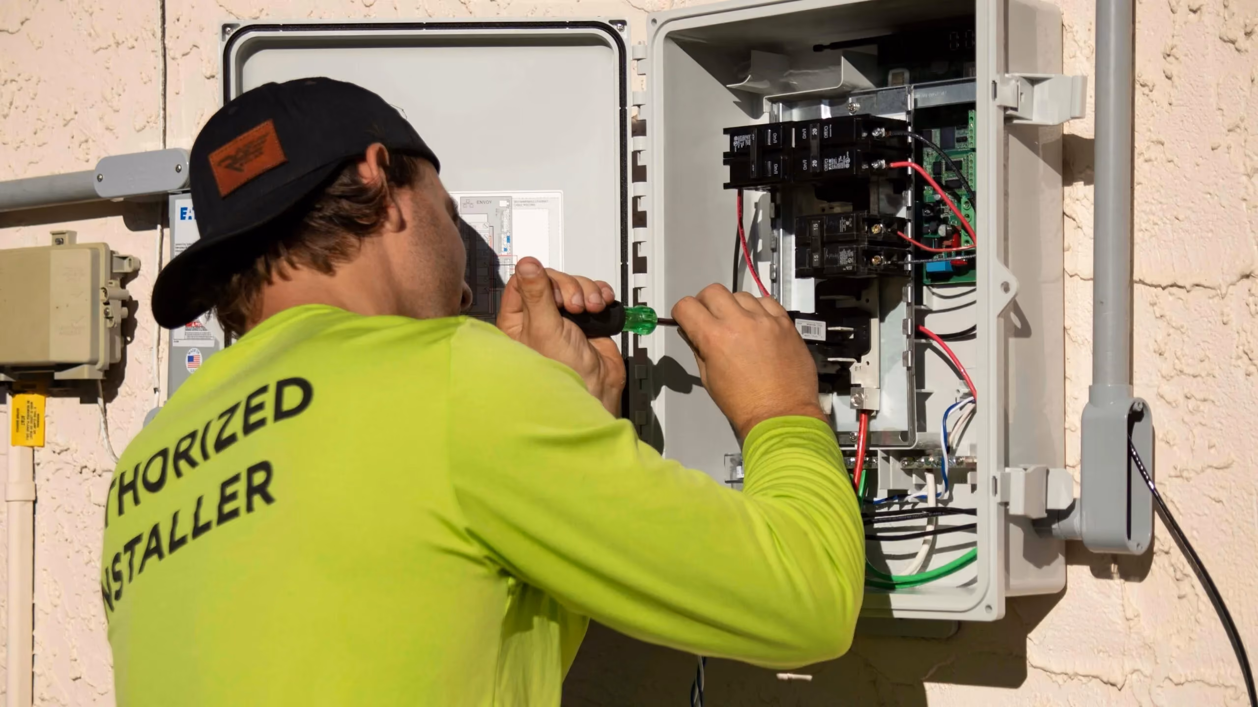 What is the Best Way for Electricians to Follow Up on Missed Calls?