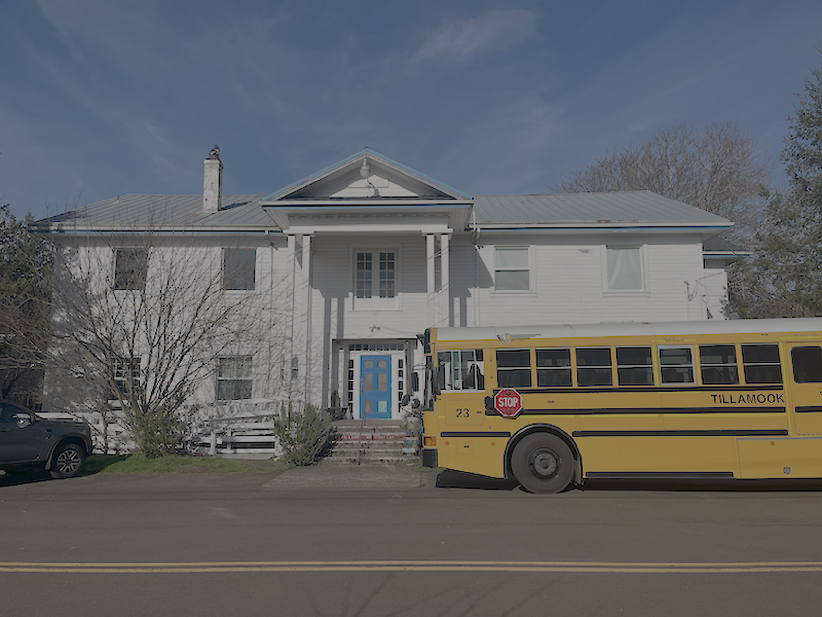 The Bay City Arts Center building with a school bus parked out front