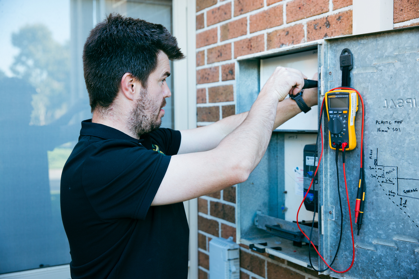 Kenny McCaskill from Ironox Electrical providing professional electrical services in Melbourne's Bayside and South Eastern suburbs.