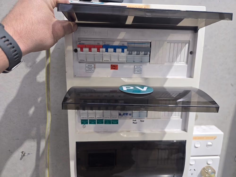 Kenny McCaskill from Ironox Electrical providing professional electrical services in Melbourne's Bayside and South Eastern suburbs.