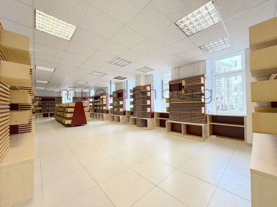 Attraktives Geschäftslokal auf der Wiedner Hauptstraße – 150 m² für Ihre Ideen!
