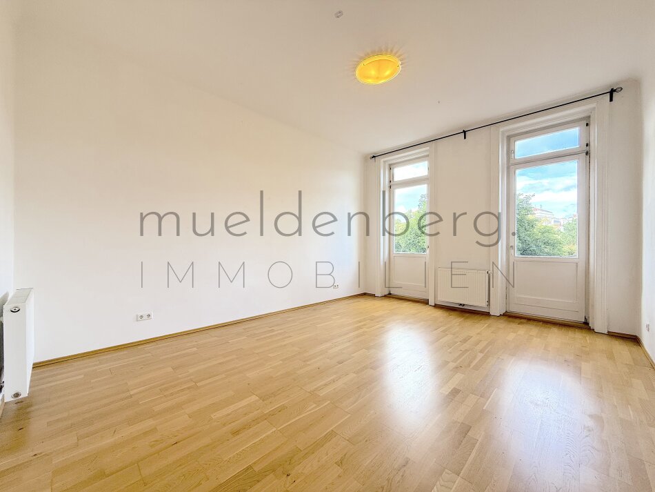 Unbefristete 3-Zimmer Altbauwohnung mit Balkon und Grünblick