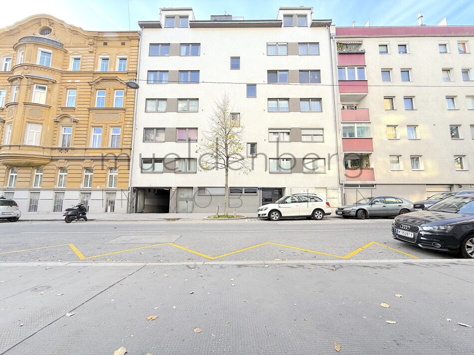 Garagenplatz nahe Hütteldorfer Straße (U3 Station)