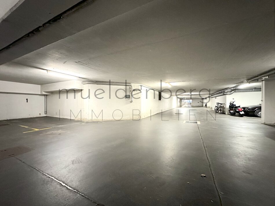 Garagenplatz nahe S-Bahnstation Oberdöbling