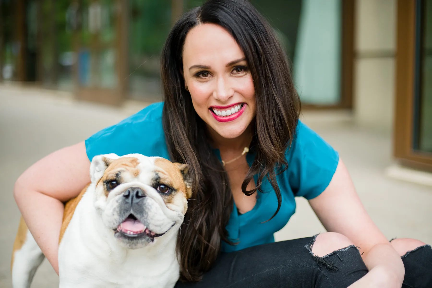 Young woman sitting with her bulldog