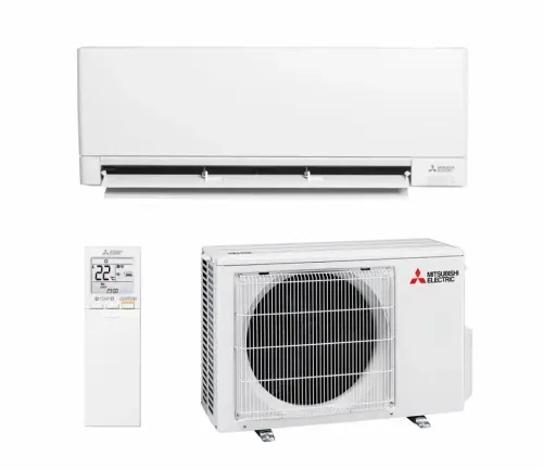 Valkoinen Mitsubishi Electric -ilmastointilaite, joka koostuu seinälle asennetusta sisäyksiköstä, valkoisesta kaukosäätimestä digitaalisella näytöllä ja ulkoyksiköstä, jossa on tuulettimen ritilä. Kaikissa osissa on Mitsubishi Electric -logo. Kuva on otettu kirkkaassa studiovalaistuksessa.