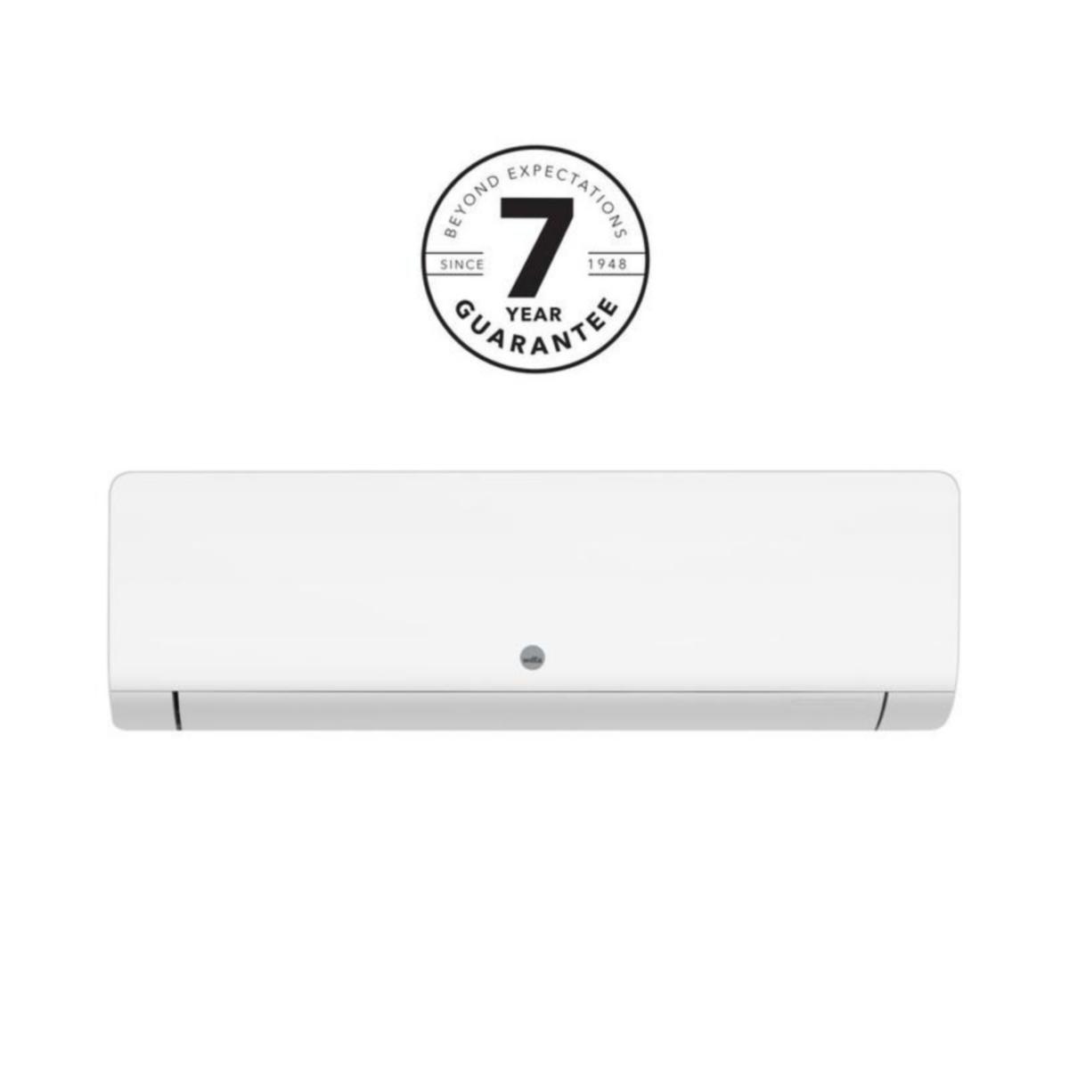 Valkoinen seinälle asennettu ilmastointilaite. Sen yläpuolella on pyöreä mustavalkoinen logo, jossa lukee 'BEYOND EXPECTATIONS', 'SINCE 1948', suuri numero 7 ja 'YEAR GUARANTEE'. Kuva on otettu valkoista taustaa vasten.