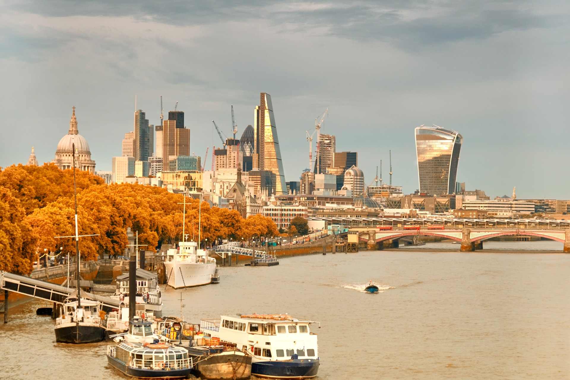Stow Away eco aparthotel near Waterloo Station in autumn