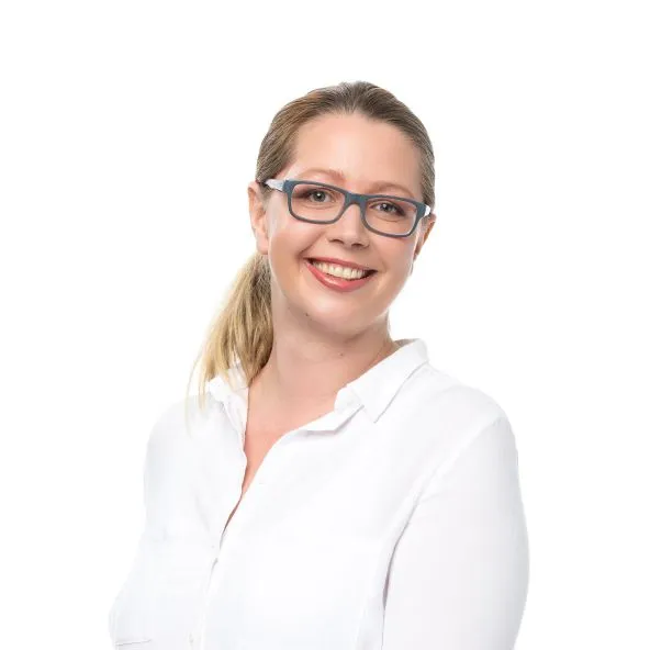 Porträt von Ricarda Friedrich-Hohmann, Mitarbeiterin im Ausschreibungsteam.