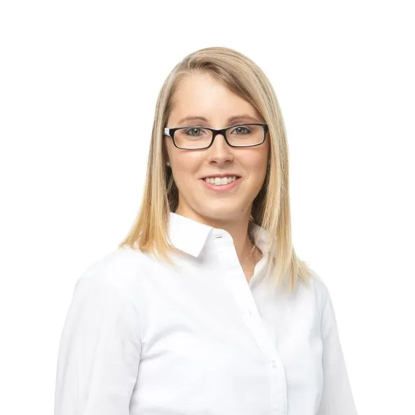 Porträt von Vanessa Pfeifer, Mitarbeiterin im Ausschreibungsteam.
